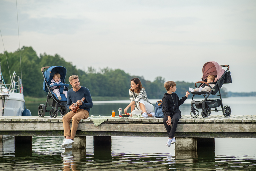 LIONELO Kočárek sportovní Annet Plus Black Carbon
